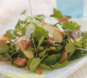 Pear salad with crispy bacon