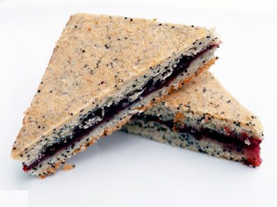 Sand cakes with poppy seeds and fruit layer