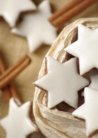 Cinnamon stars tsimtshterne (zimtsterne)