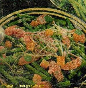 Salad of beans with bacon
