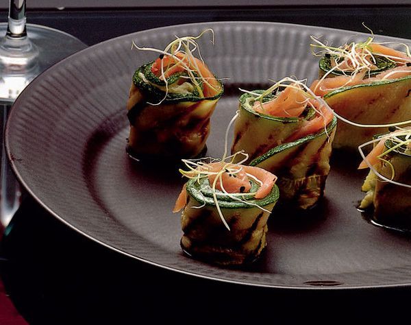 Zucchini grilled with smoked salmon