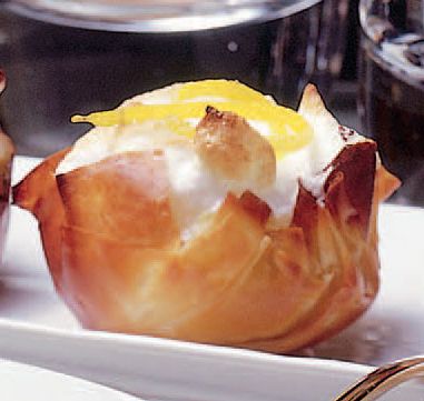 Meringue lemon and passion fruit