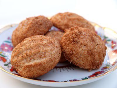 Gingerbread with cinnamon and walnuts