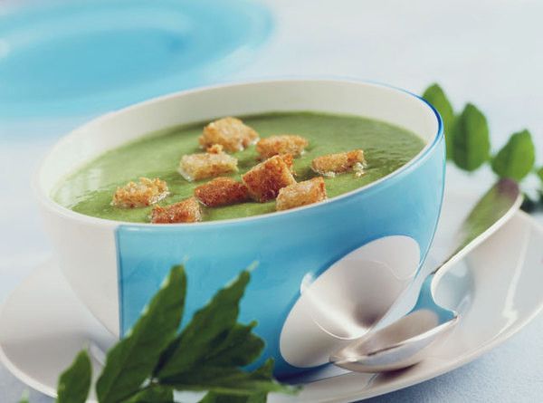 Cream of spinach with garlic croutons