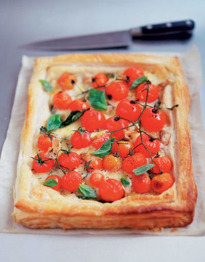 Pie with tomatoes, basil and cheese Talezh