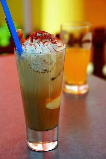 Tea with ice cream