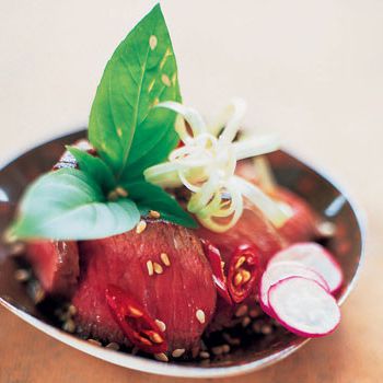 Beef salad with basil
