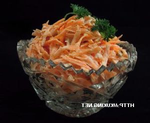 Salad of carrots and walnuts