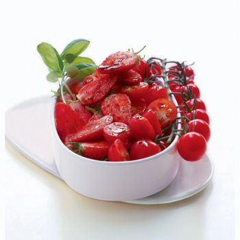 Salad with strawberry and cherry tomatoes