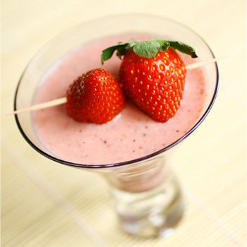 Strawberry-yogurt smoothie (smoothie)