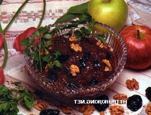 Beetroot salad with prunes
