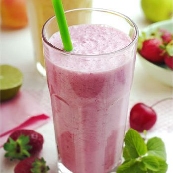 Smoothie (smoothies) with cereals for breakfast