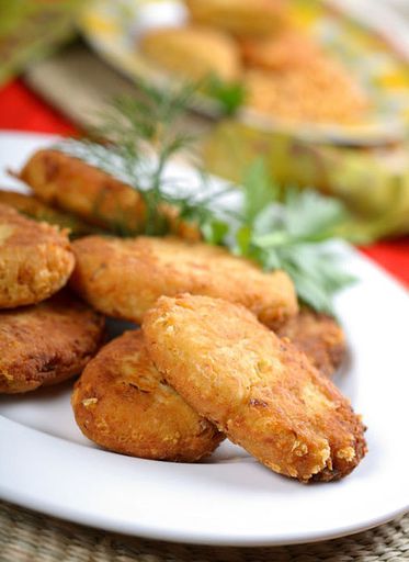 Cutlets from celery and oatmeal