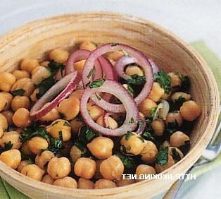 Chickpea salad with lemon dressing with parsley