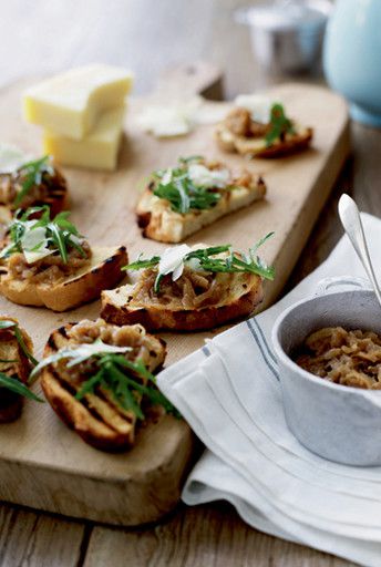 Bruschetta with onions and cheese