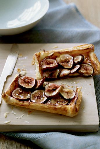Cake with figs