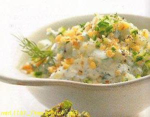 Bulgarian cucumber salad with walnuts