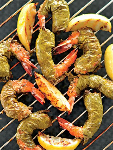 Shrimps in vine leaves with Dukka