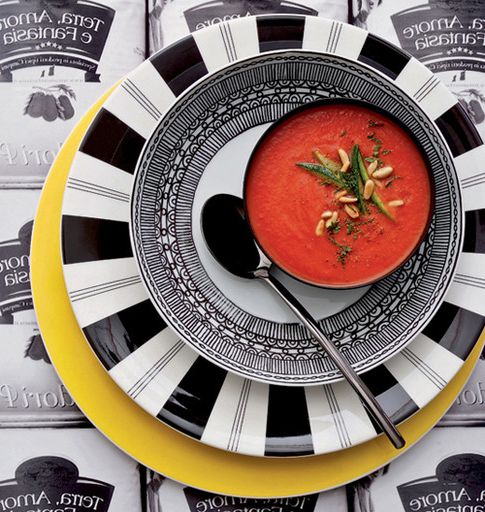 Veloute soup of tomatoes with zucchini