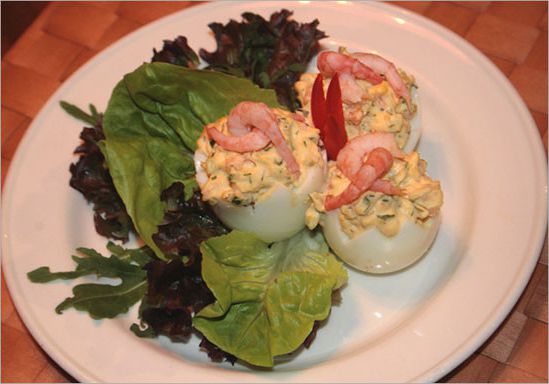 Eggs stuffed with shrimps