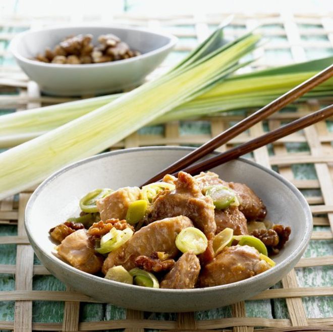 Cantonese chicken with ginger-onion sauce