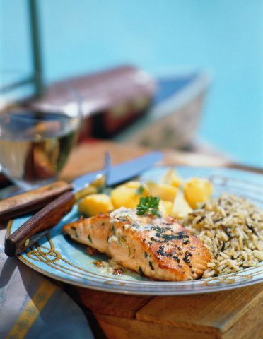 Salmon baked with dill