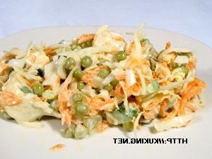 Salad with white cabbage, cucumbers and peas