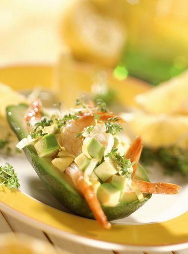 Boats avocado with prawns