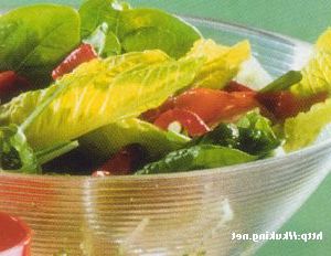 Salad with roasted peppers and spinach