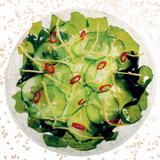 Salad of cucumber and wakame seaweed with ginger