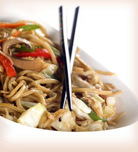 Noodles with chicken and vegetable stir fry