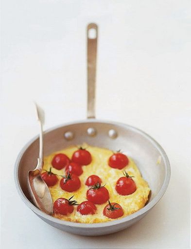 Omelette with cherry tomatoes and cheese