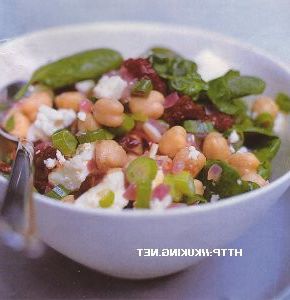 Warm salad with chickpeas, spinach and feta
