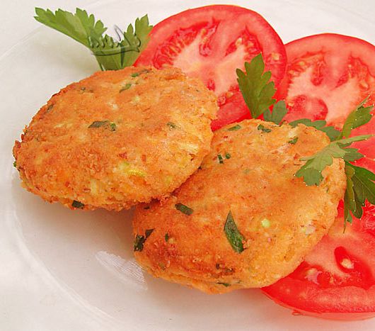 Vegetable fritters with almonds