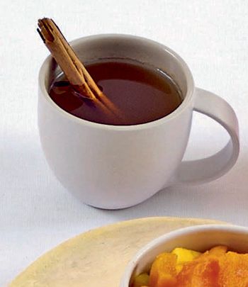 Hot apple juice with spices