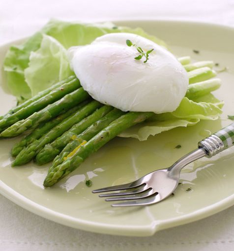Asparagus with poached eggs