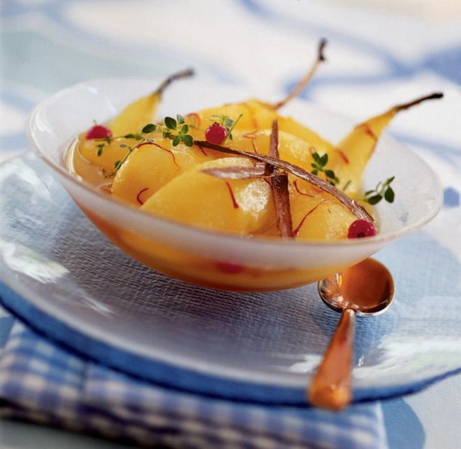 Pears with red currants and three flavors