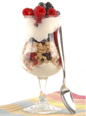 Granola parfait with berries