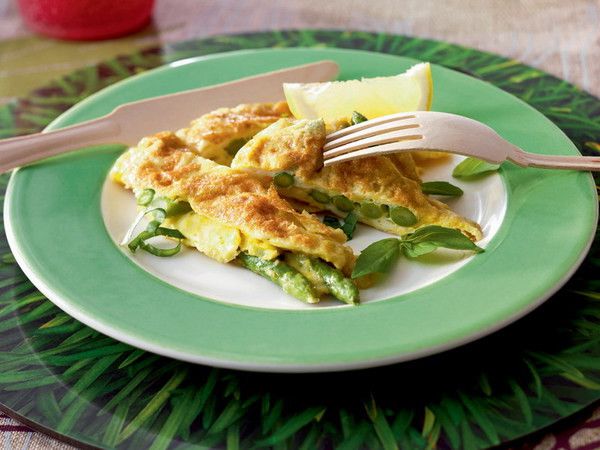 Omelette with asparagus