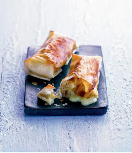 Pancakes with homemade sausage and apples
