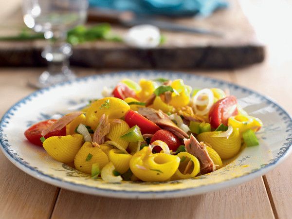Pasta salad with turmeric