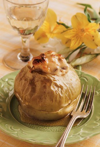 Apples stuffed with cream cheese