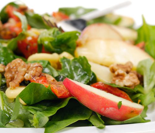 Green salad with apples, cheese and nuts