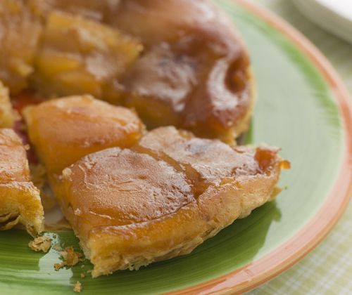 Tartlets with persimmons and cranberries