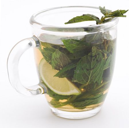 Hot mint-lemon drink