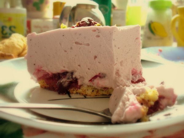 Cream cake with cherries