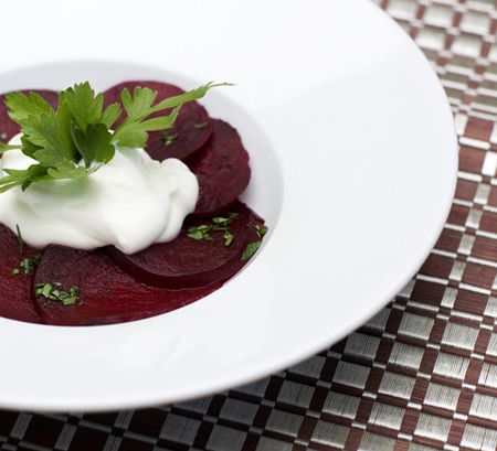 Beetroot salad with yogurt dressing