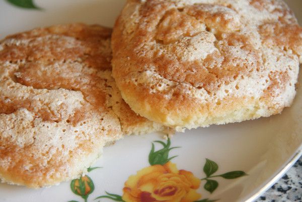 Cookies with meringue and nuts