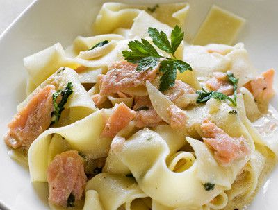 Pasta with salmon and cream sauce