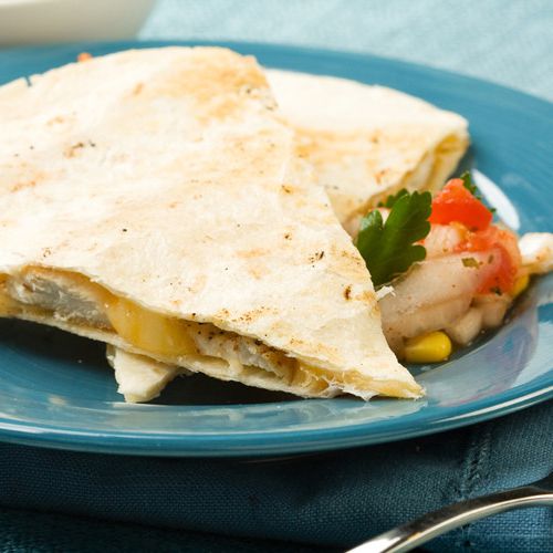Quesadilla with chicken and spinach